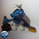 20189 - Smurf with dustpan